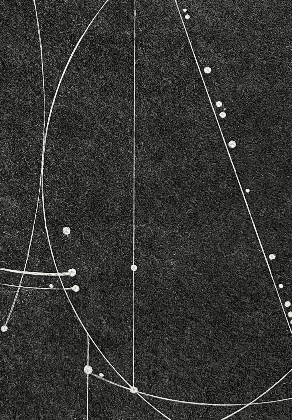 Detail: Detailansicht überlagerter Bogenlinien mit Punktverbindungen. Intaglio "B_o5" von Inga Eičaitė.