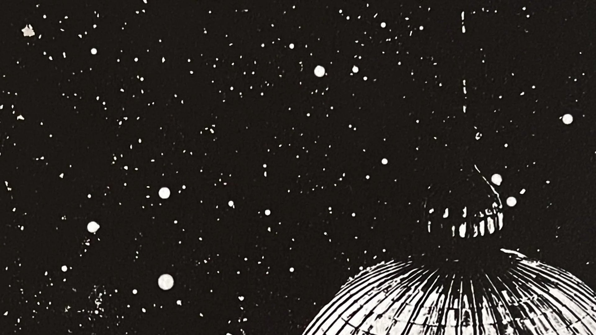 Detail: Oberer Detailausschnitt mit sternenübersätem Himmel und Spitze der Kuppel rechts. Radierung "Singing to the Stars" von Michelle Hinshelwood.