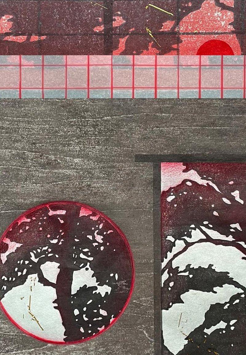 Detail: Detail mit roter Sonne und Baumsilhouetten oben, darunter Kreis und Bildfeld mit weißen Baumsilhouetten auf dunklem Grund.