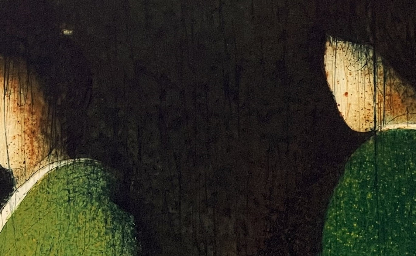Detail: Ausschnitt zweier Figurenschultern in grünen Gewändern vor dunkler Fläche. Radierung "Heart of the Night" von Stephen Lawlor.
