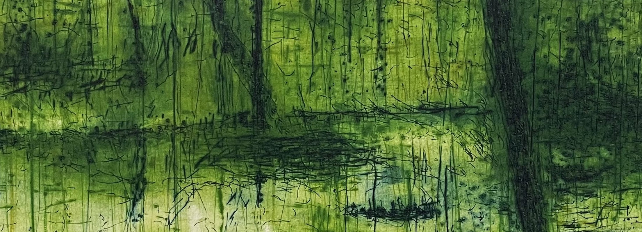 Detail: Detail einer Waldszene mit horizontaler Wasserkante und vertikalen Baumstrukturen, grüner Grund. Radierung "Saihoji" von Stephen Lawlor.