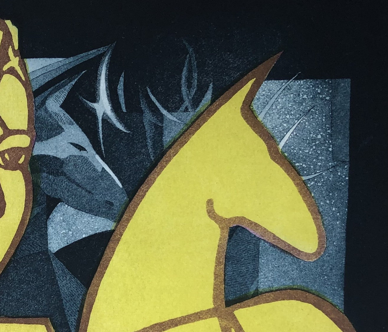 Detail: Detail eines gelben stilisierten Pferdekopfes vor dunkelblauem Hintergrund mit Sternformen. Radierung "The King's Solace" von Richenda Court.