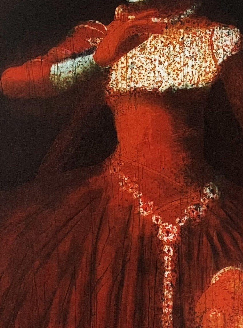 Detail: Detail des roten Reifrockkleides mit juwelenbesetzter Mittelborte und weißem Spitzendekolletee. Radierung "Venetian" von Stephen Lawlor.