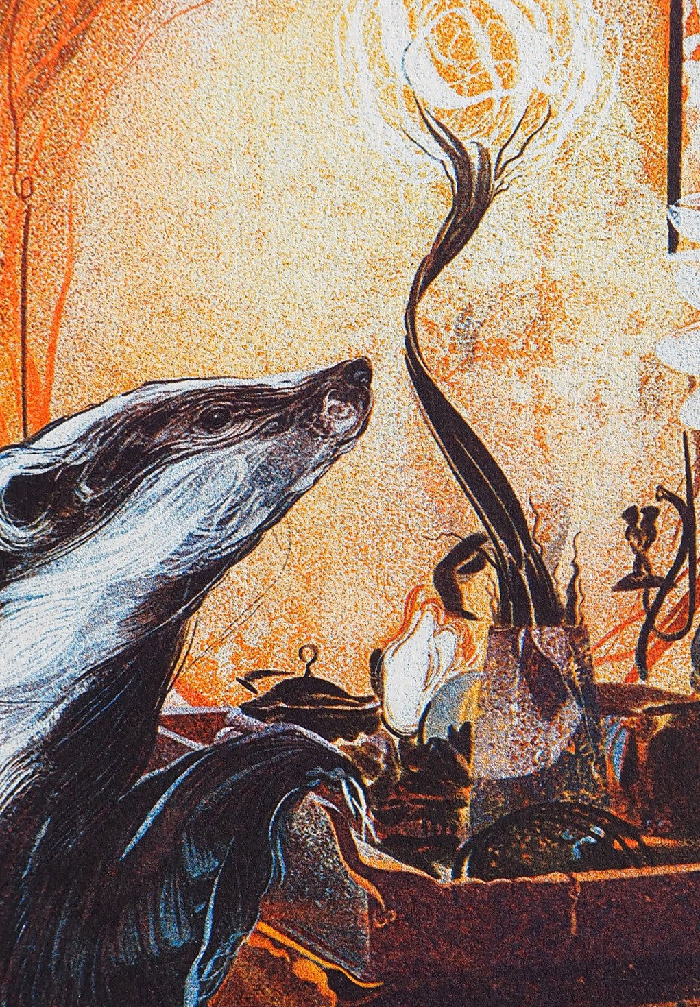 Detail: Ausschnitt mit Dachskopf vor Tisch mit Blumenarrangement und Flamme. Risografie "Badger in the Willows" von Georgia Green.